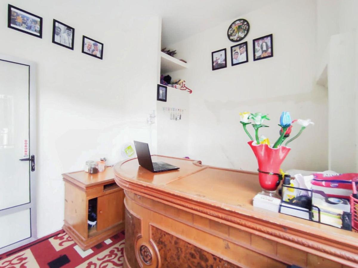 Hotel Reddoorz Syariah Near Pasar Aur Kuning Bukittinggi Exterior foto