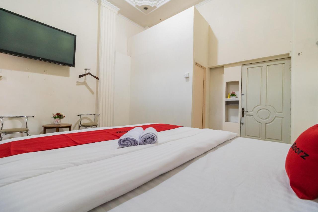 Hotel Reddoorz Syariah Near Pasar Aur Kuning Bukittinggi Exterior foto