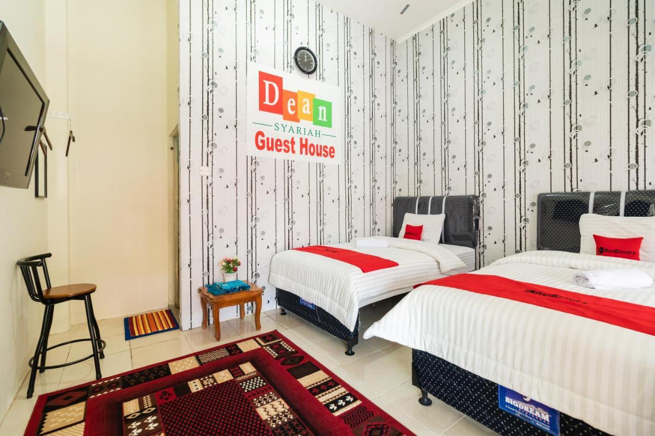 Hotel Reddoorz Syariah Near Pasar Aur Kuning Bukittinggi Exterior foto