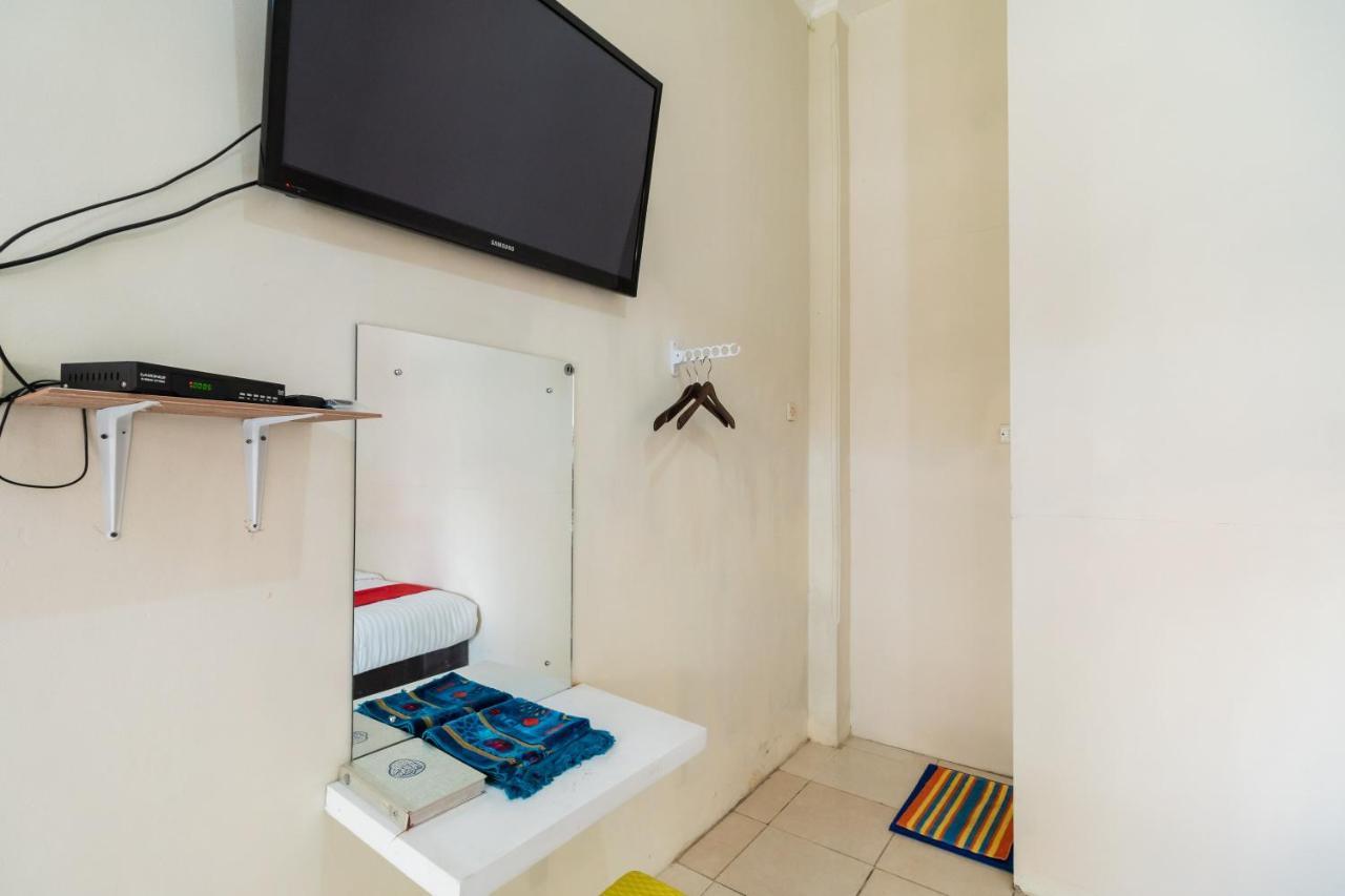 Hotel Reddoorz Syariah Near Pasar Aur Kuning Bukittinggi Exterior foto