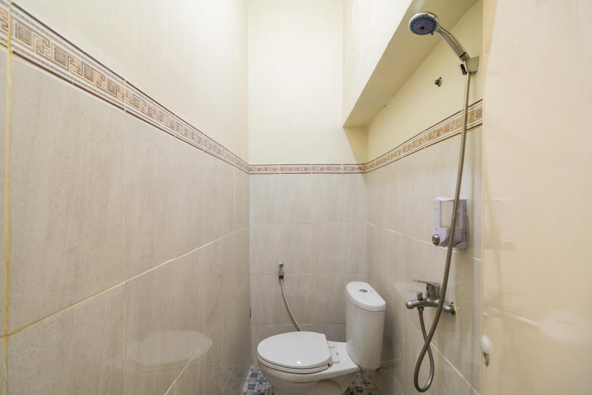 Hotel Reddoorz Syariah Near Pasar Aur Kuning Bukittinggi Habitación foto